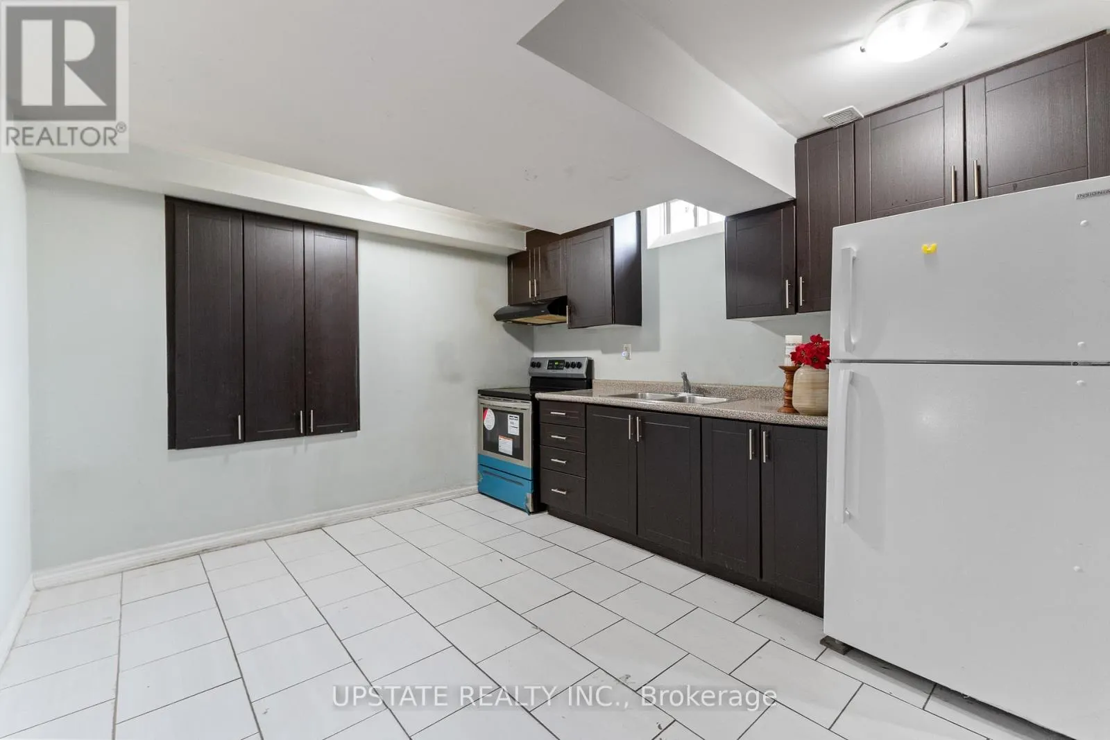 2 SEVERIN STREET