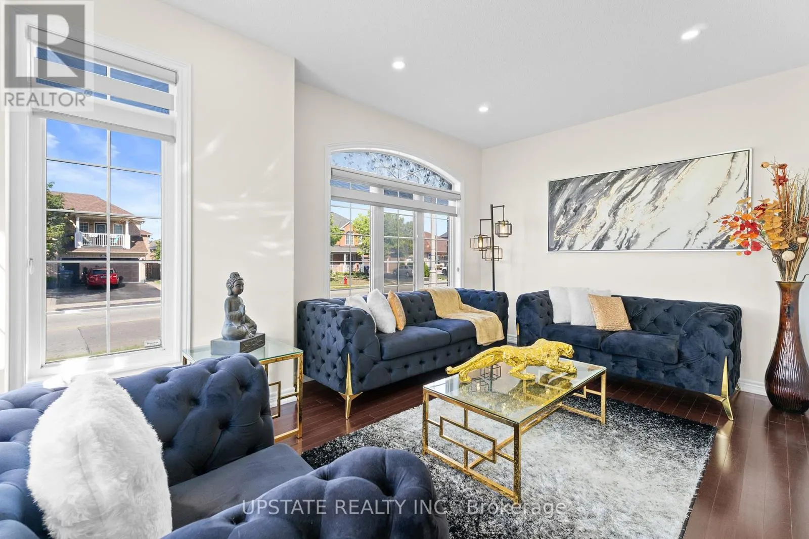 2 SEVERIN STREET