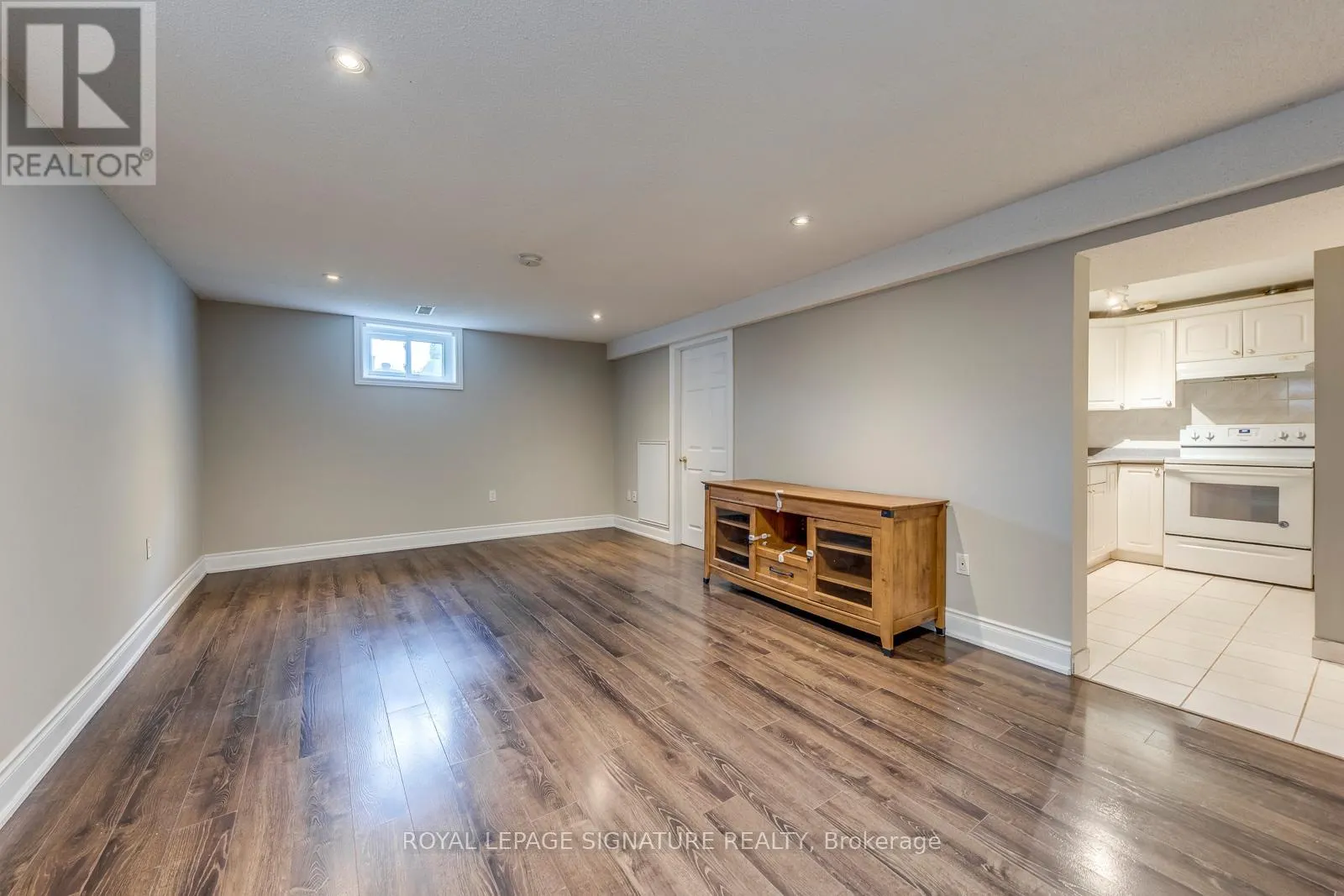 2446 POPLAR CRESCENT
