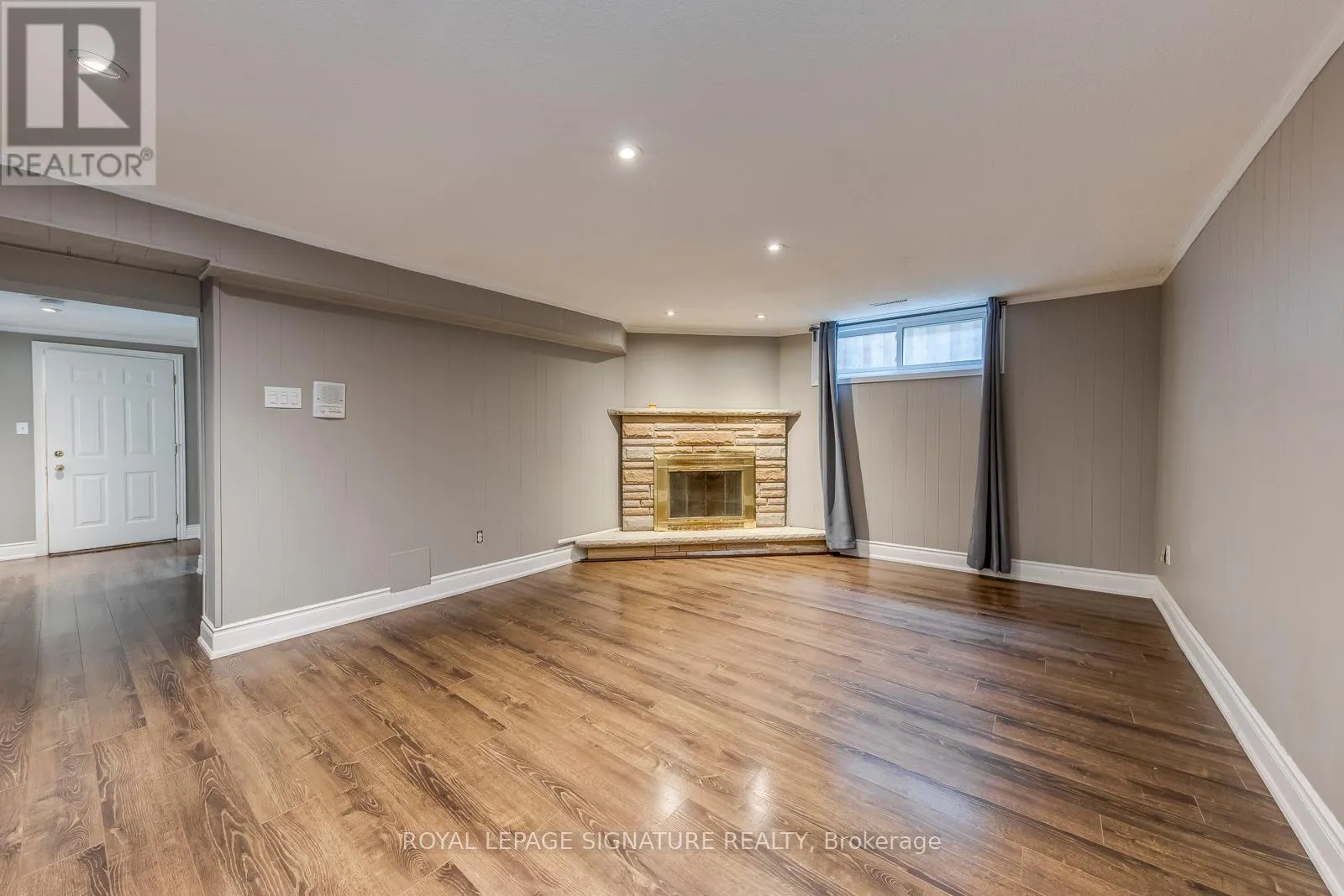 2446 POPLAR CRESCENT