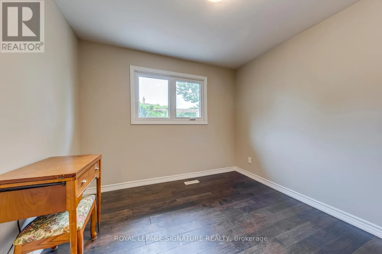 2446 POPLAR CRESCENT