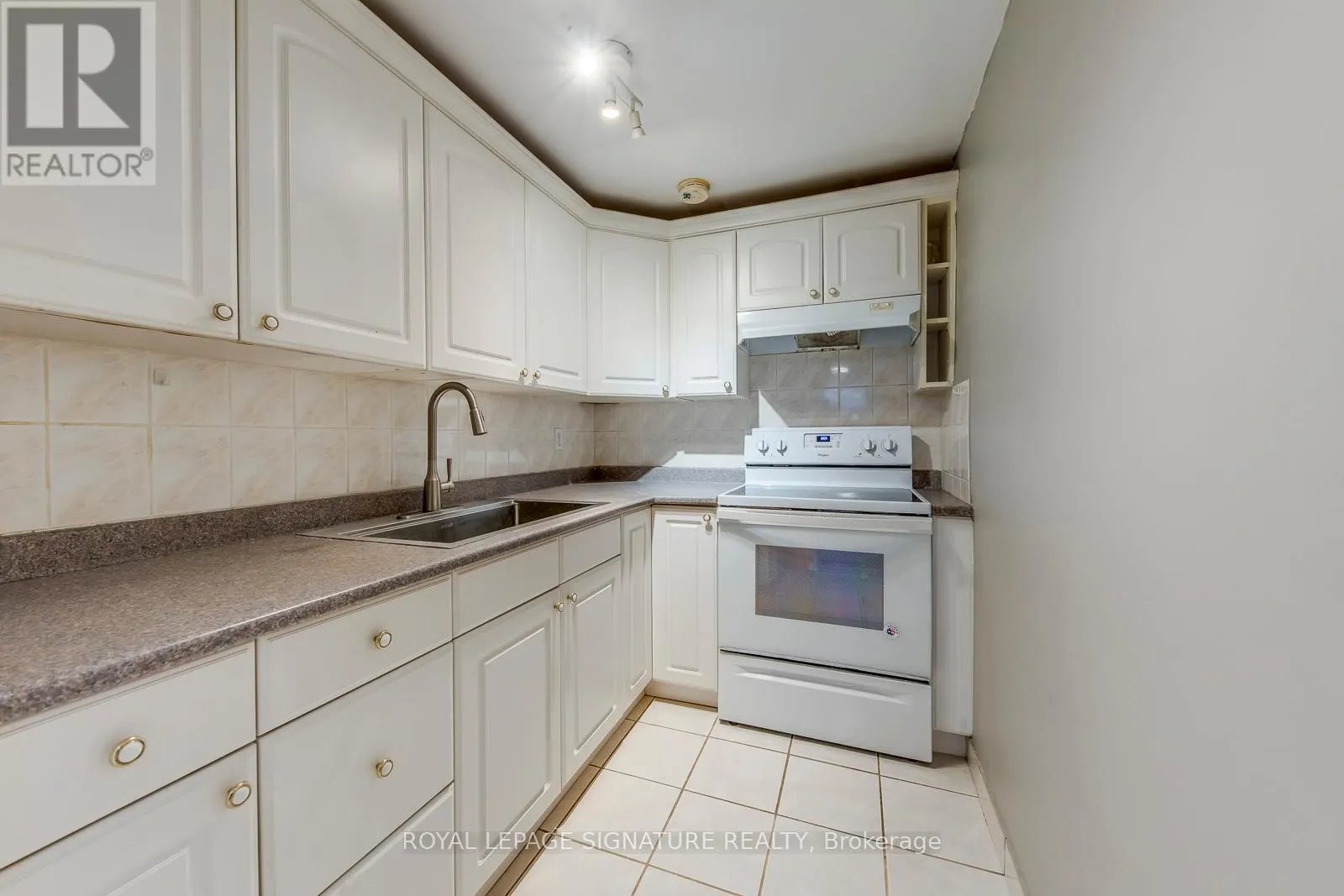 2446 POPLAR CRESCENT