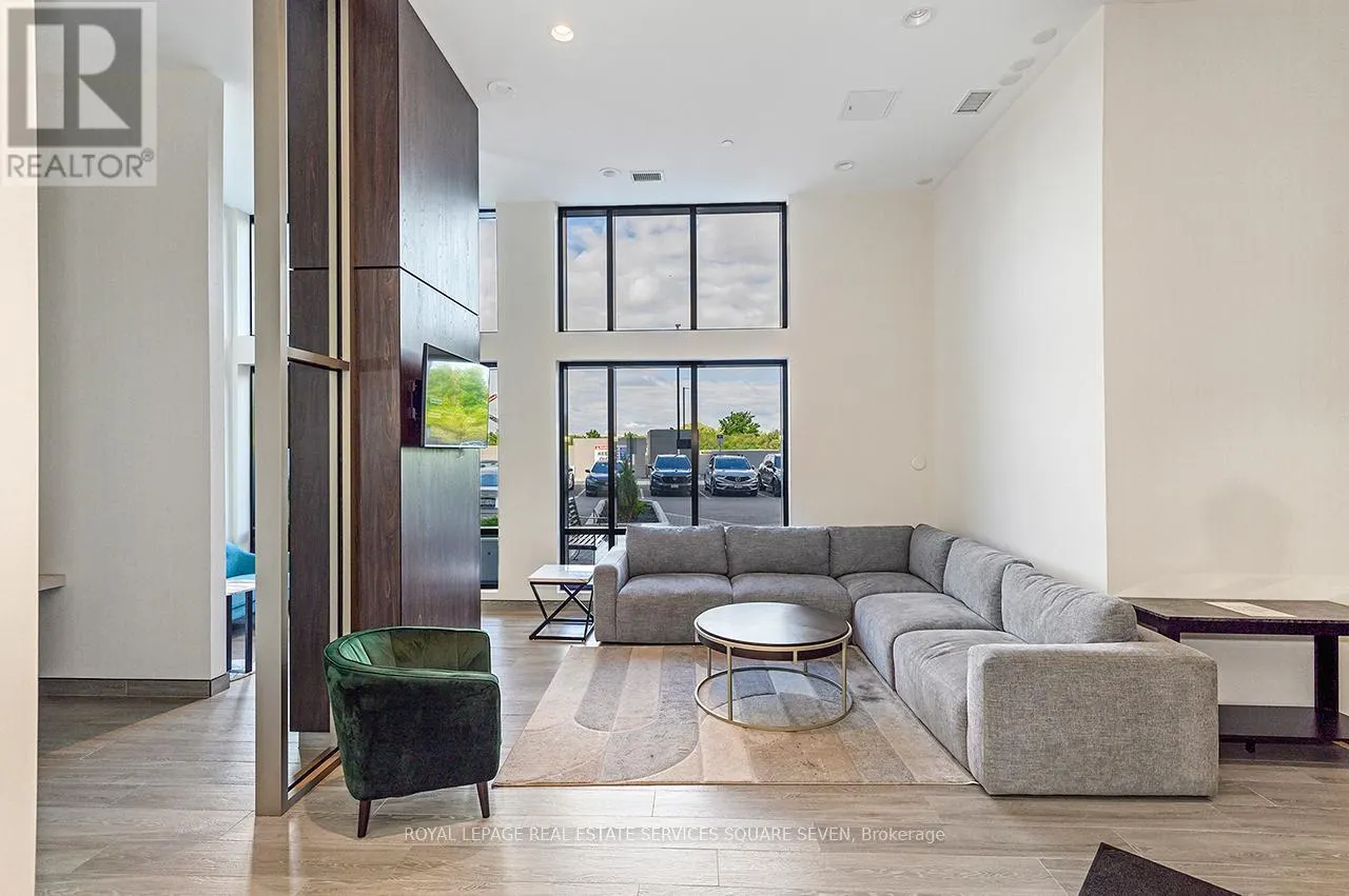 TH 105 - 8010 DERRY ROAD W