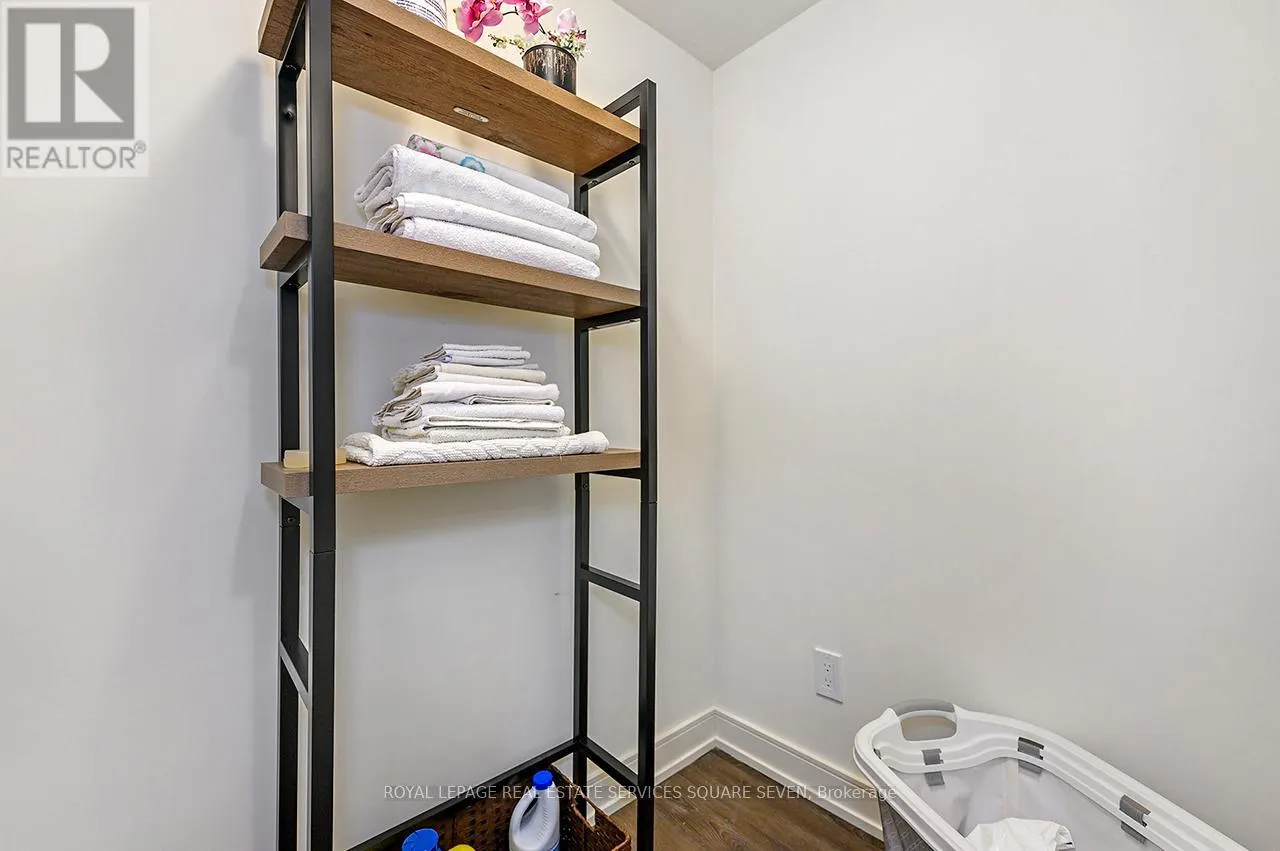TH 105 - 8010 DERRY ROAD W