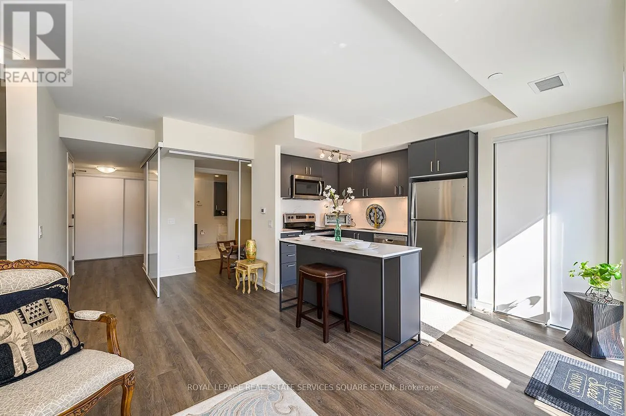 TH 105 - 8010 DERRY ROAD W