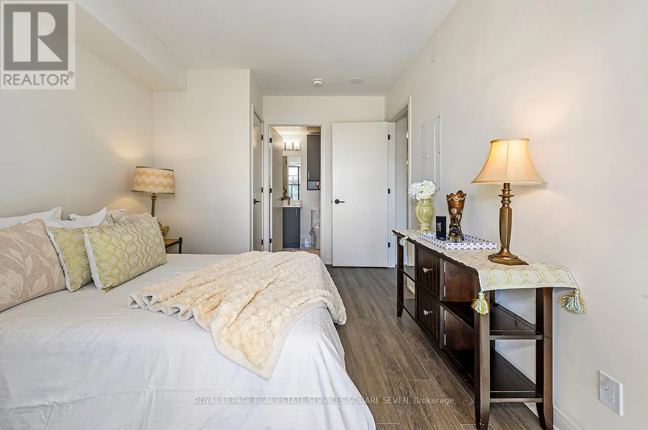 TH 105 - 8010 DERRY ROAD W