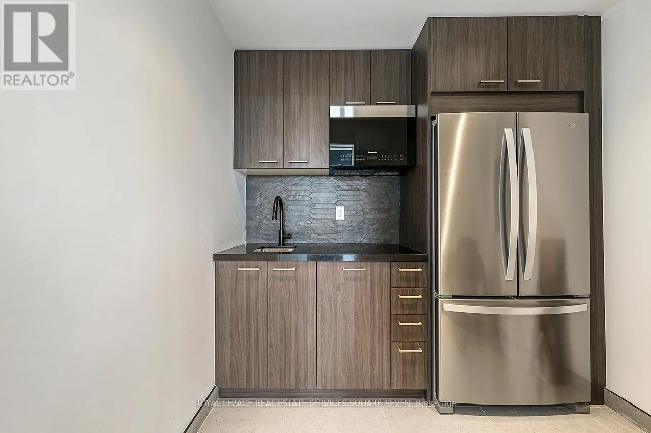 TH 105 - 8010 DERRY ROAD W