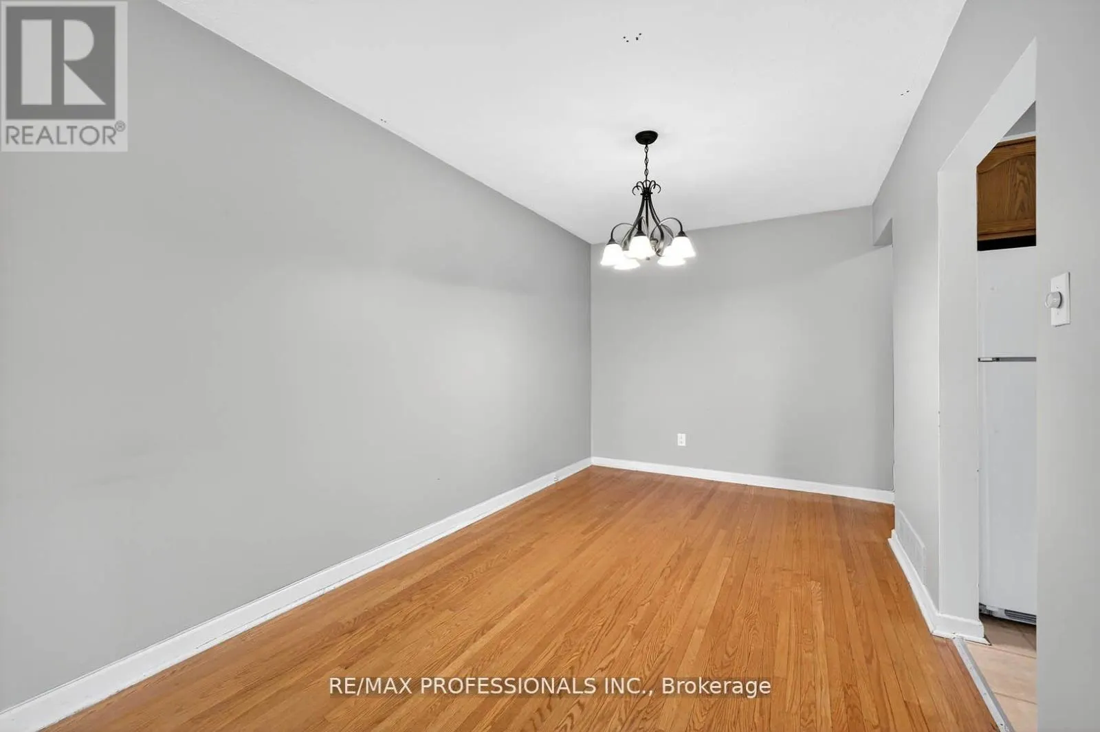 1784 SANDGATE CRESCENT