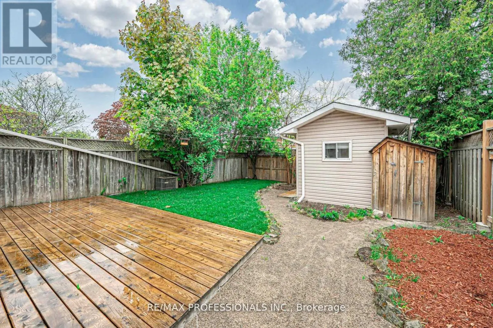 1784 SANDGATE CRESCENT