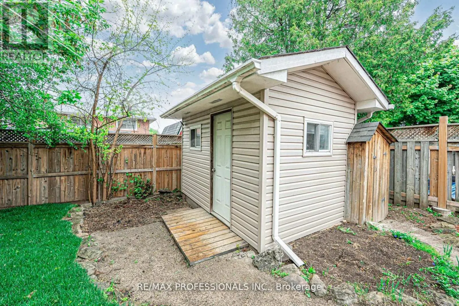 1784 SANDGATE CRESCENT
