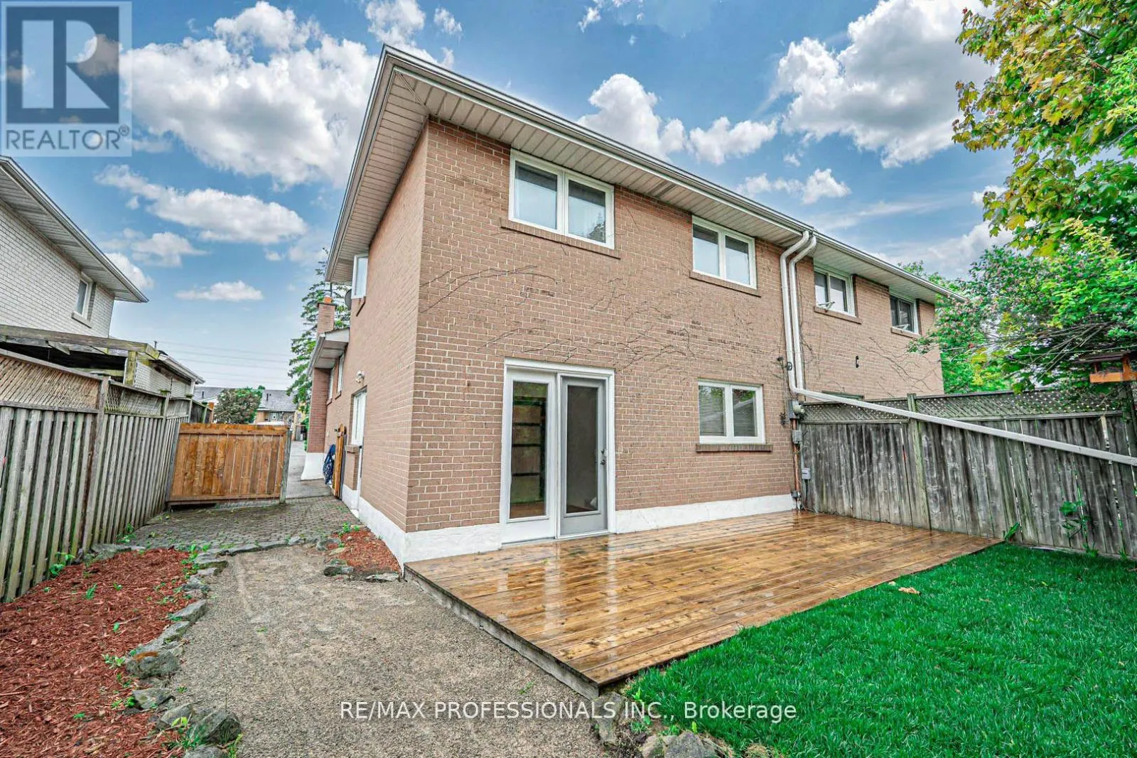 1784 SANDGATE CRESCENT
