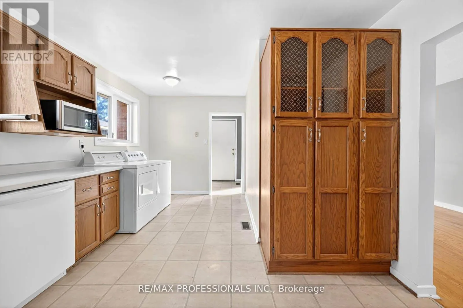 1784 SANDGATE CRESCENT
