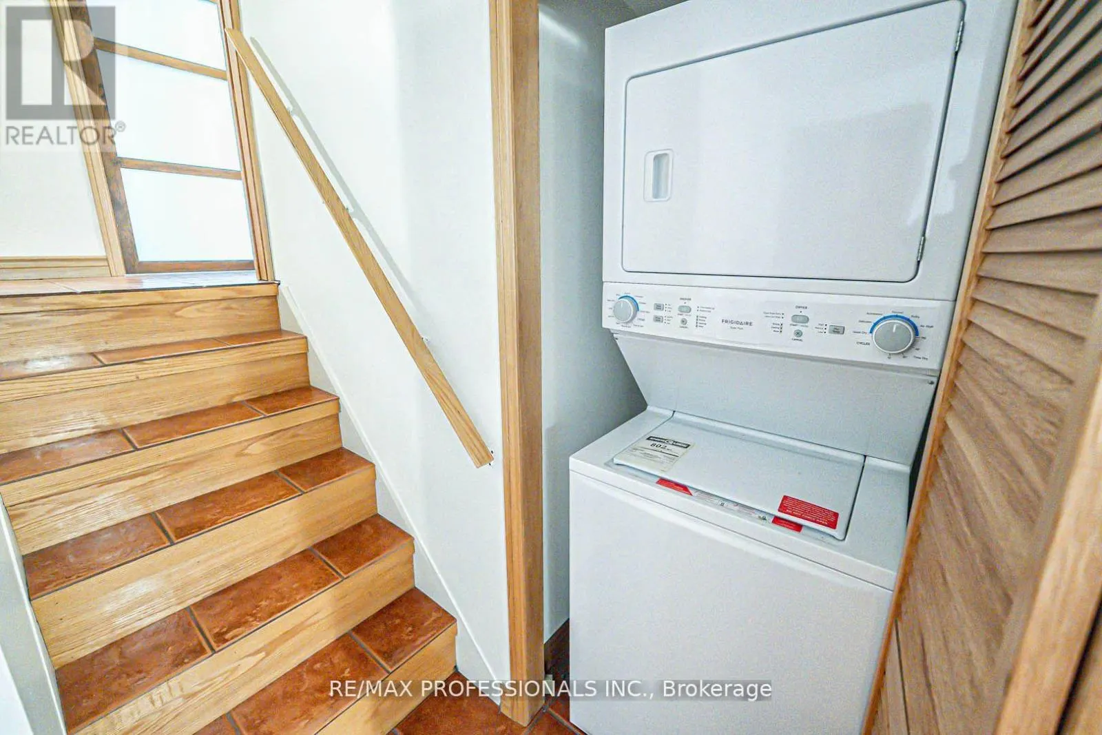 1784 SANDGATE CRESCENT