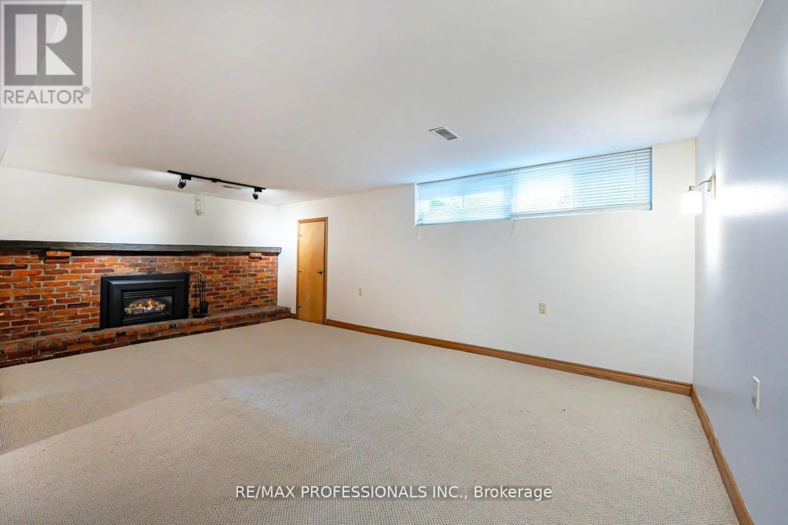 1784 SANDGATE CRESCENT