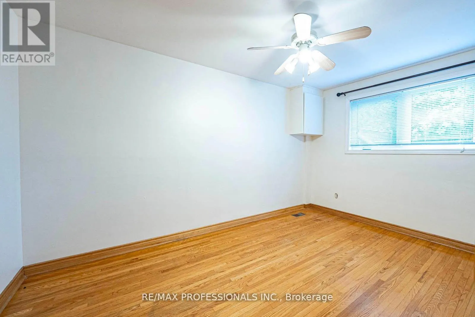 1784 SANDGATE CRESCENT