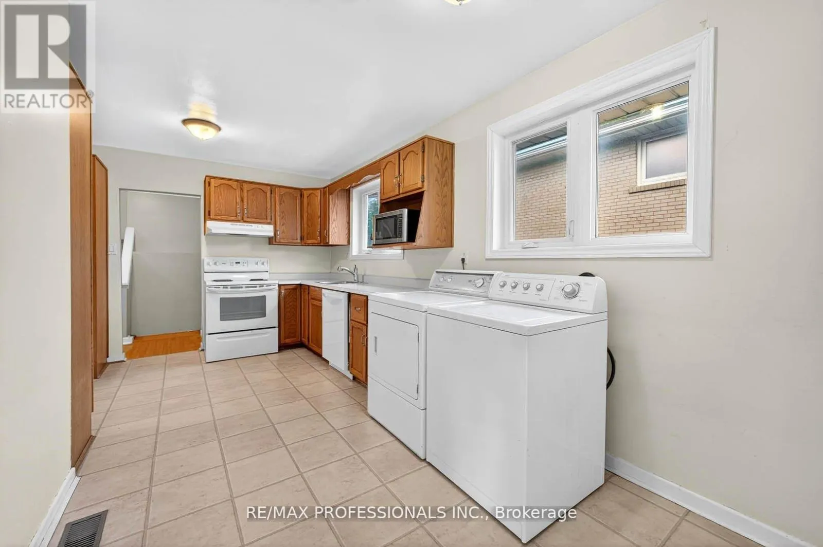 1784 SANDGATE CRESCENT