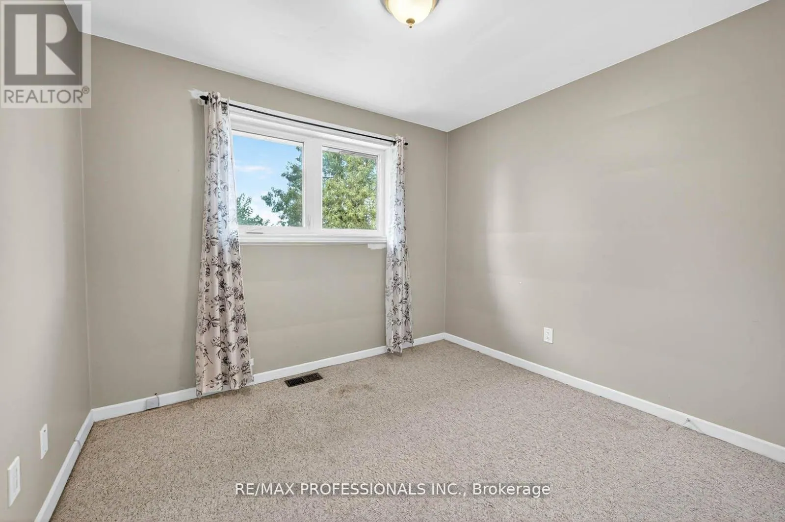 1784 SANDGATE CRESCENT