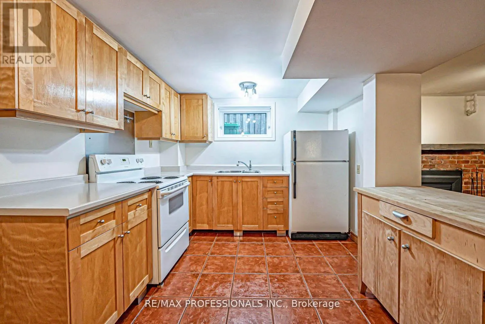 1784 SANDGATE CRESCENT