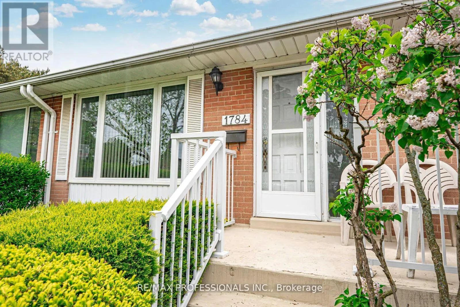 1784 SANDGATE CRESCENT