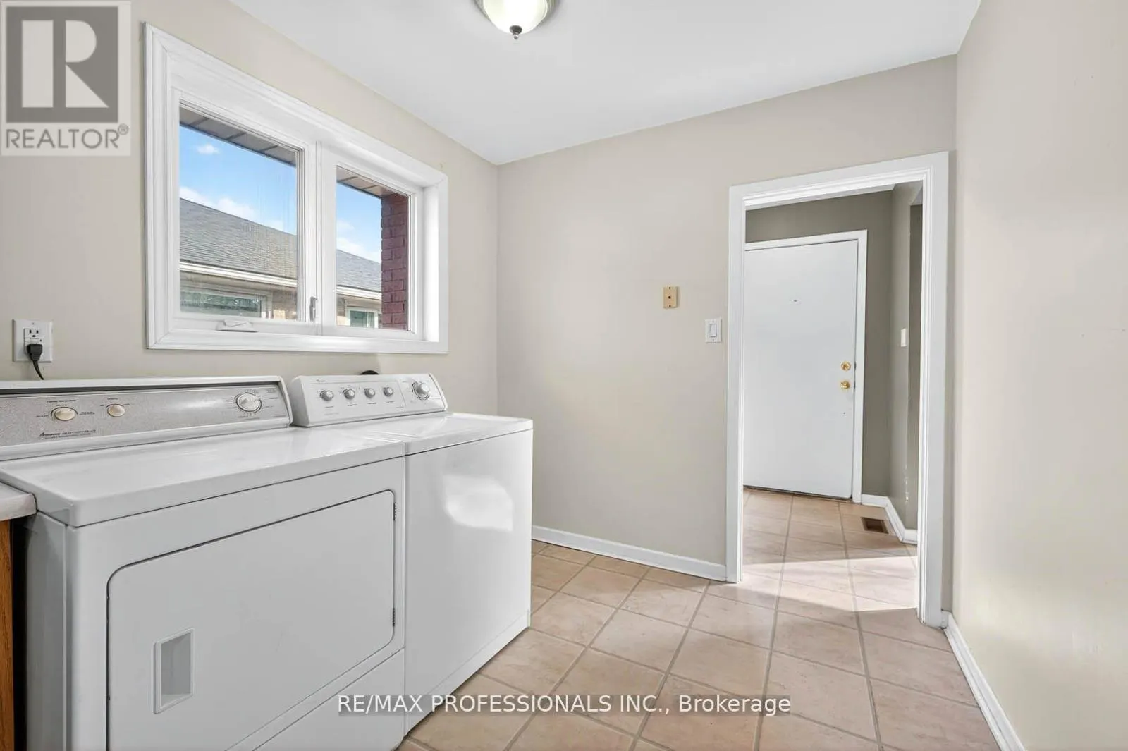 1784 SANDGATE CRESCENT
