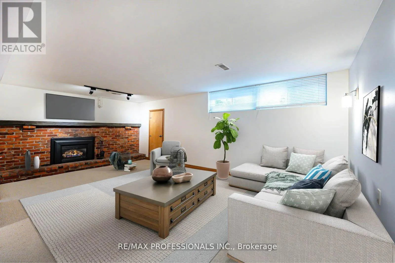1784 SANDGATE CRESCENT