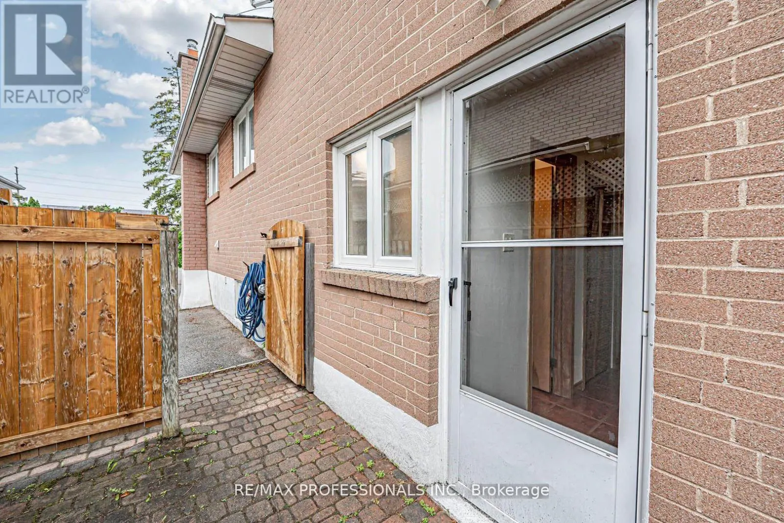 1784 SANDGATE CRESCENT