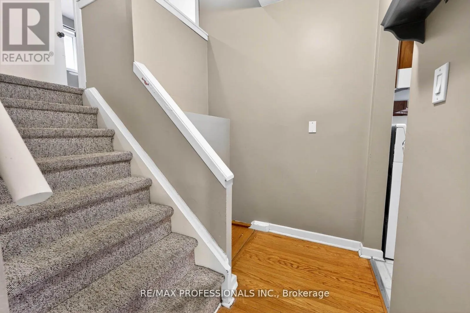 1784 SANDGATE CRESCENT