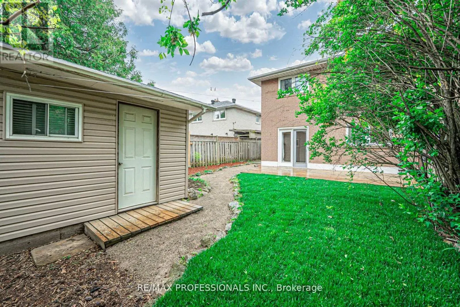 1784 SANDGATE CRESCENT