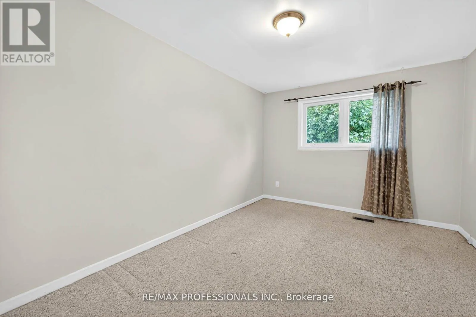 1784 SANDGATE CRESCENT