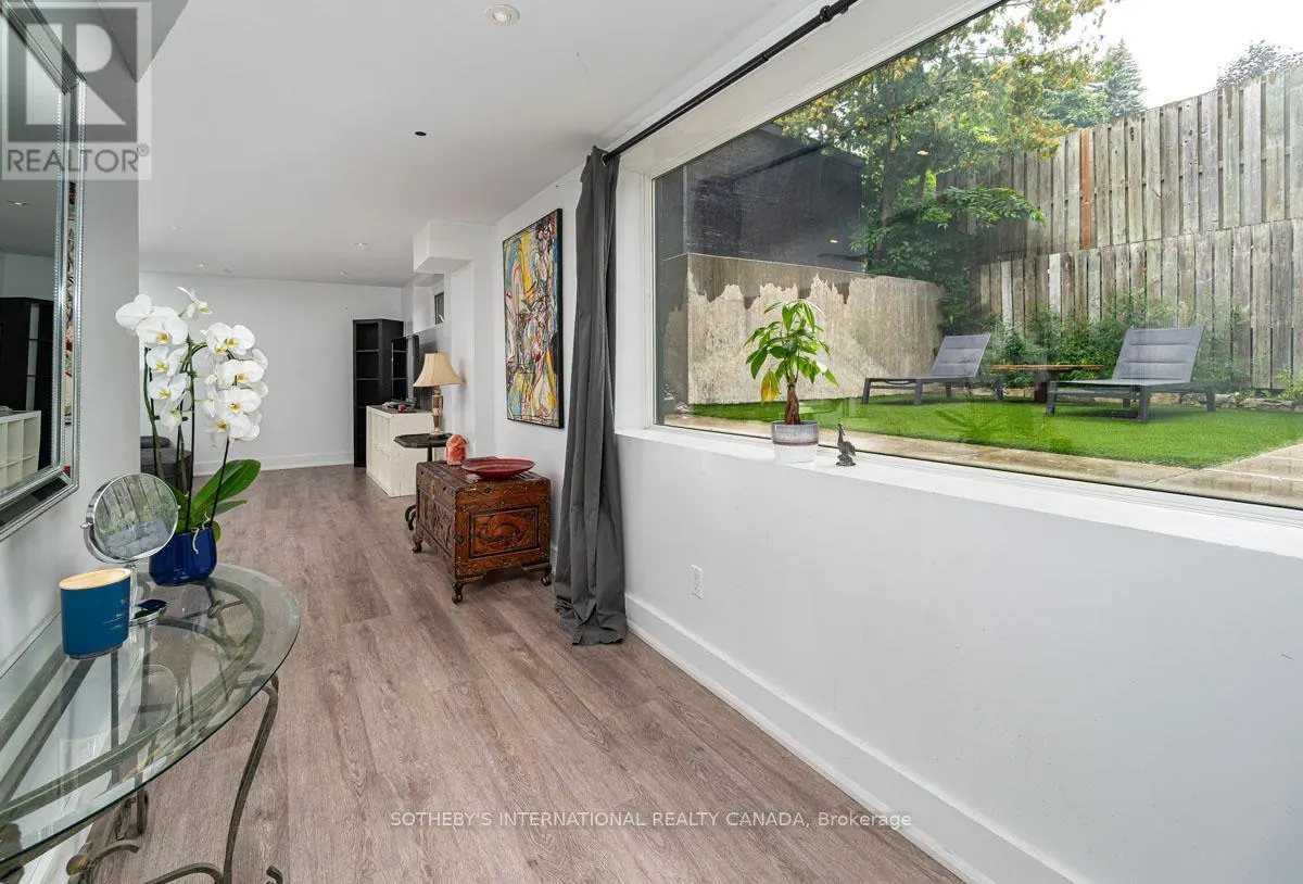 1 BABINGTON COURT