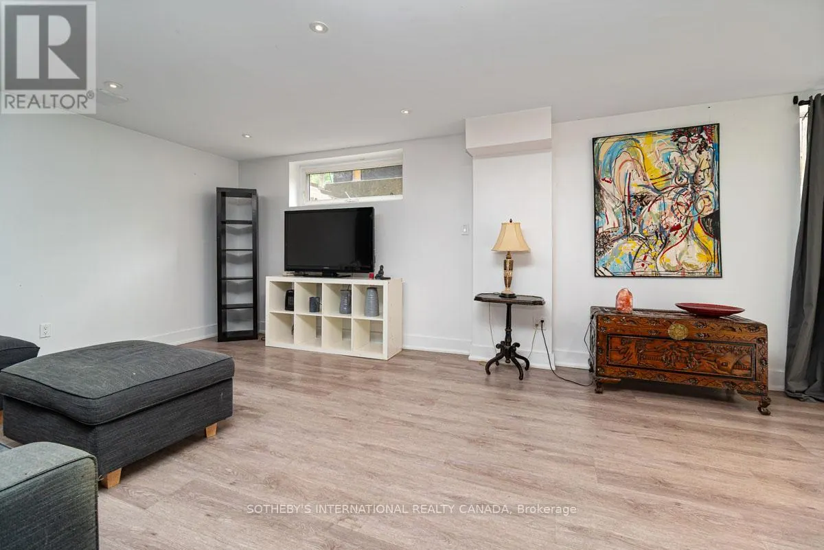 1 BABINGTON COURT