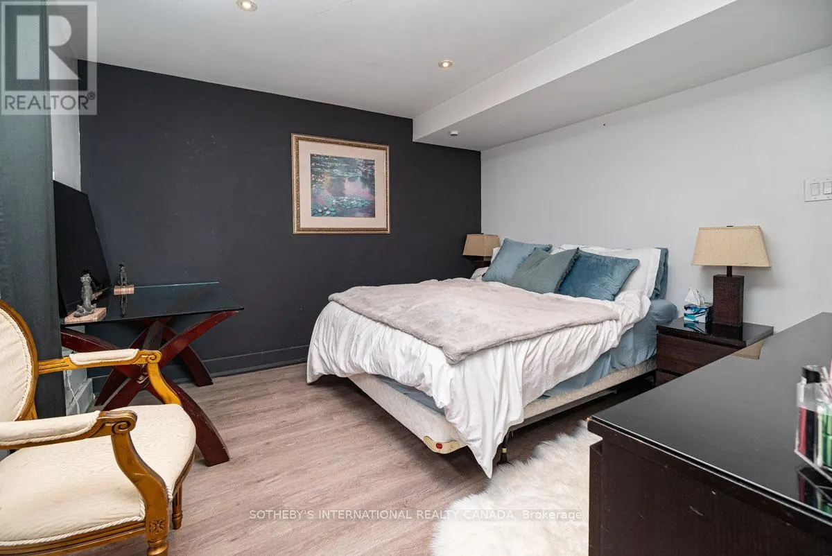 1 BABINGTON COURT