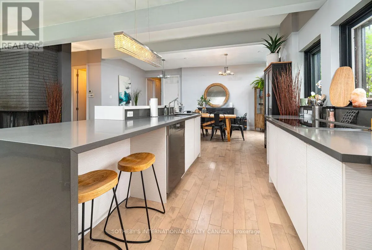 1 BABINGTON COURT