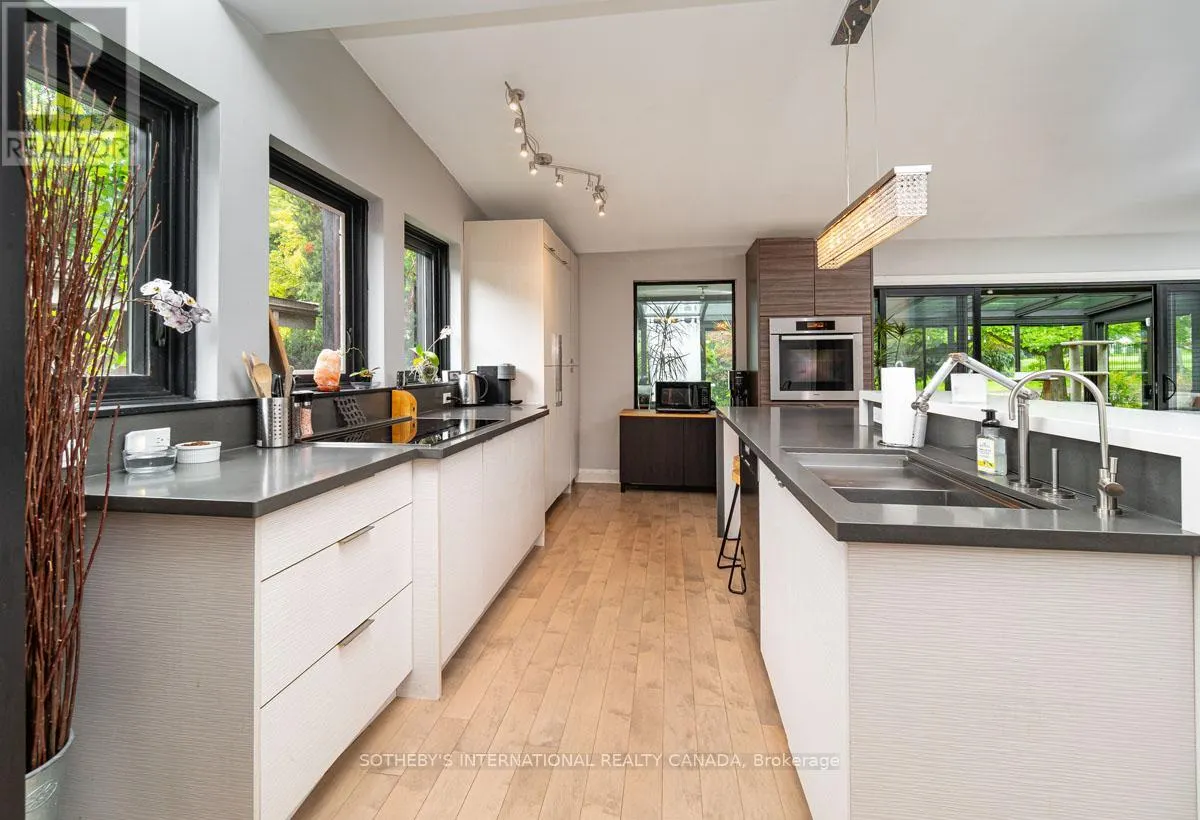 1 BABINGTON COURT