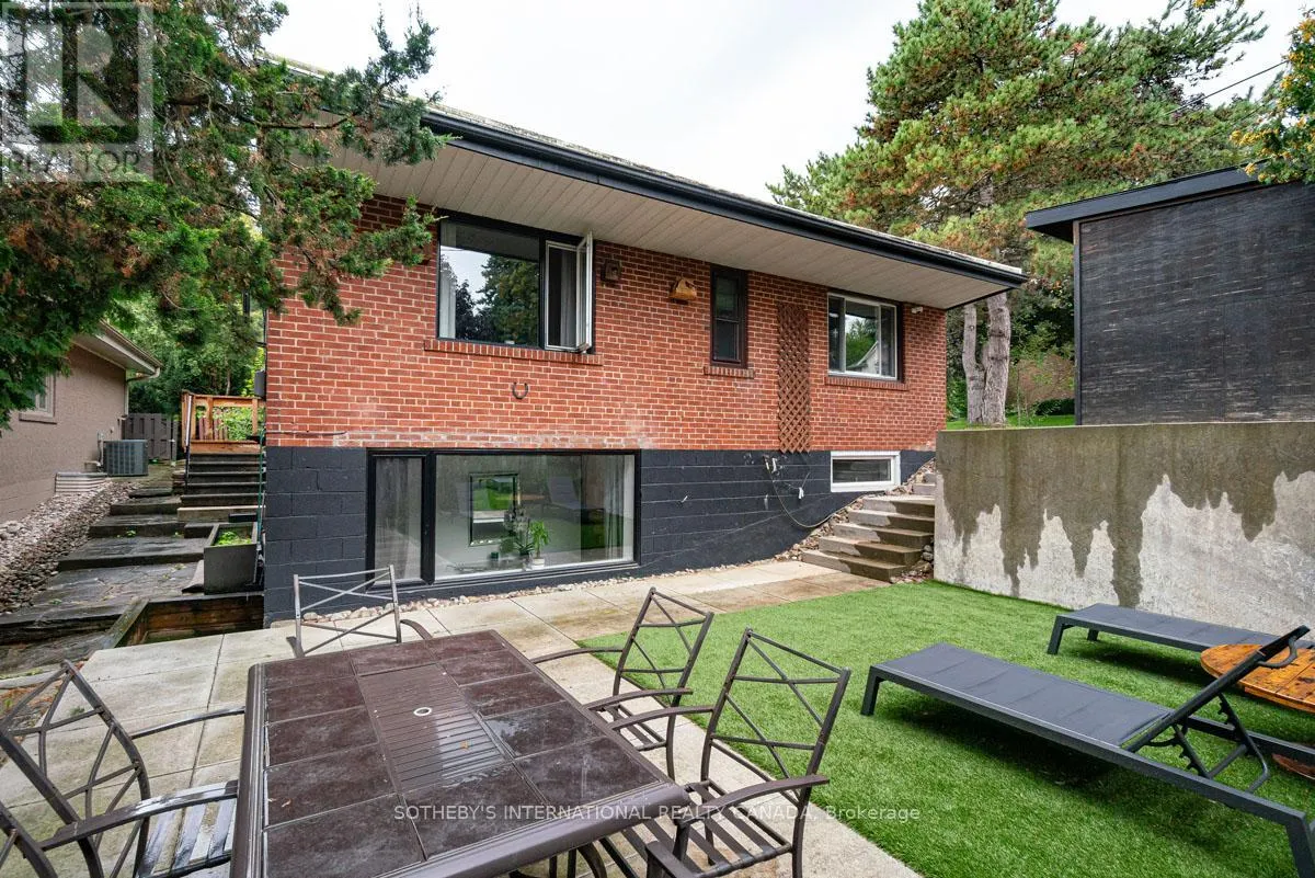 1 BABINGTON COURT