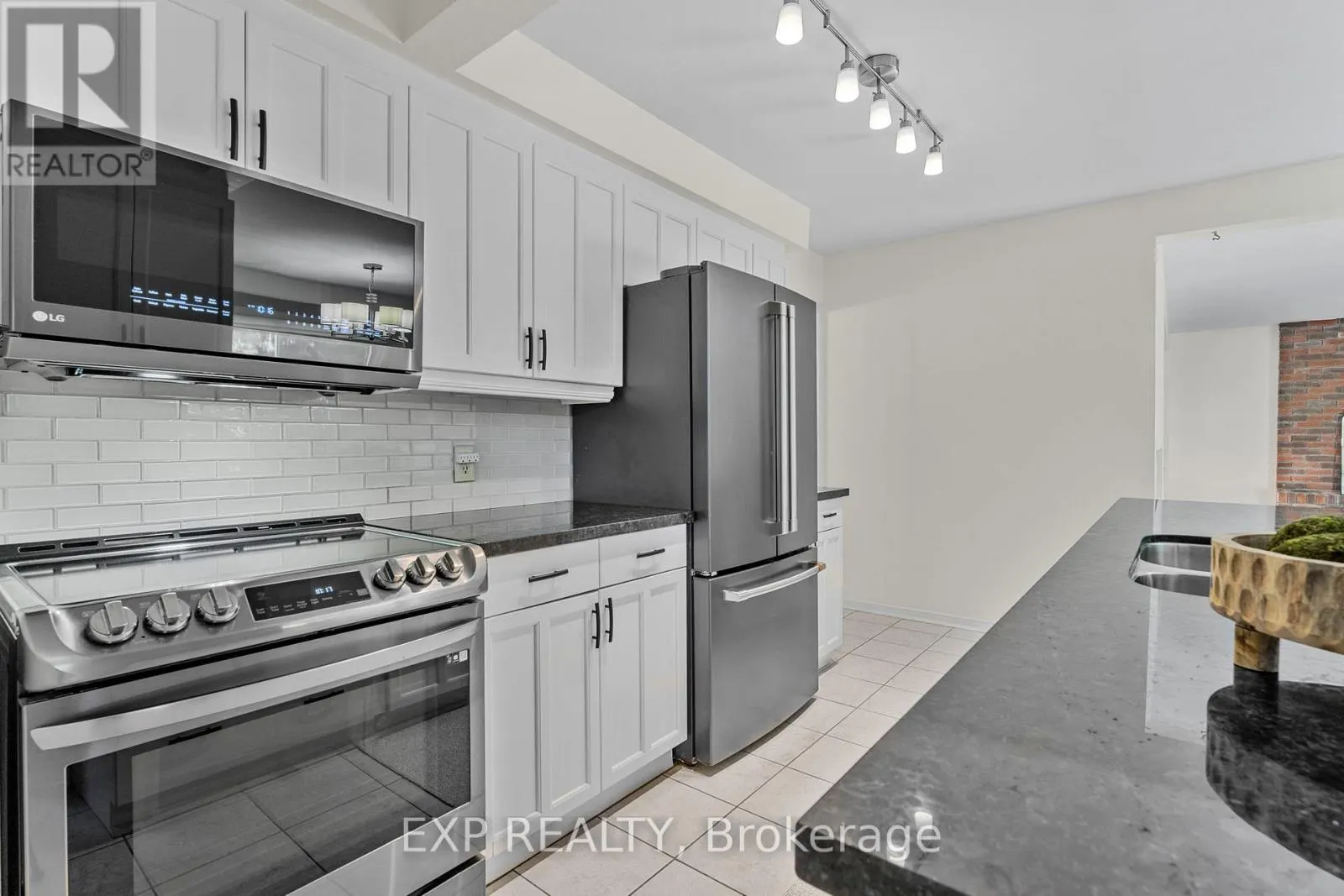 20 AMITY ROAD