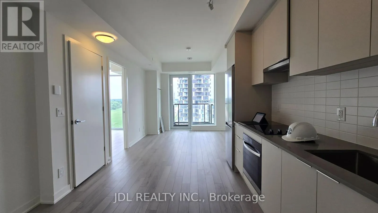 1004 - 3079 TRAFALGAR ROAD