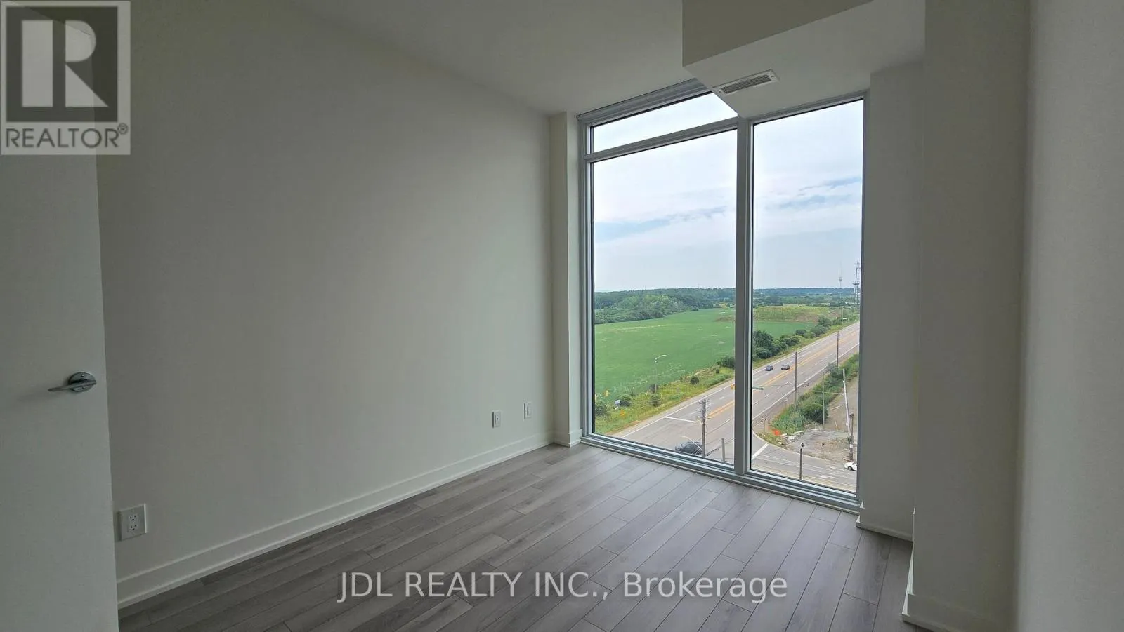 1004 - 3079 TRAFALGAR ROAD
