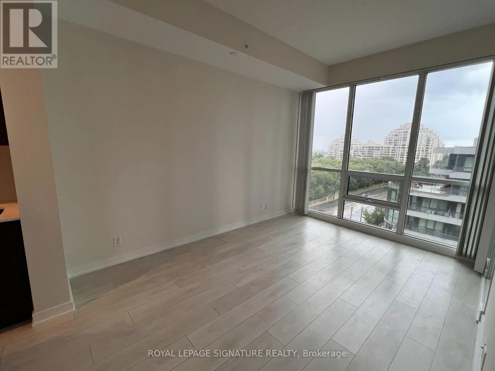 802 - 2200 LAKESHORE BOULEVARD W