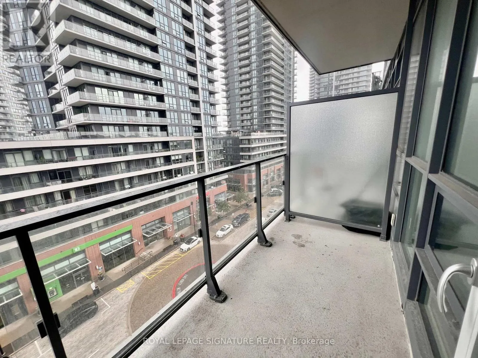 802 - 2200 LAKESHORE BOULEVARD W