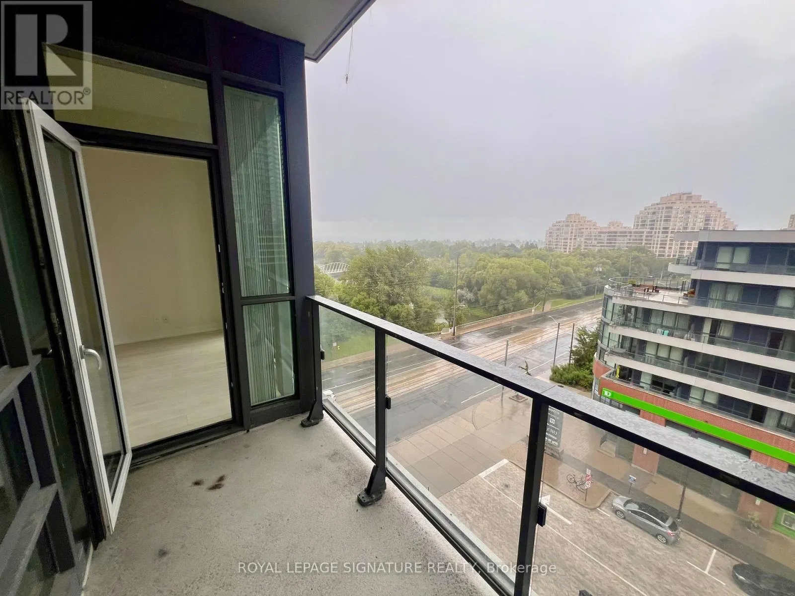 802 - 2200 LAKESHORE BOULEVARD W