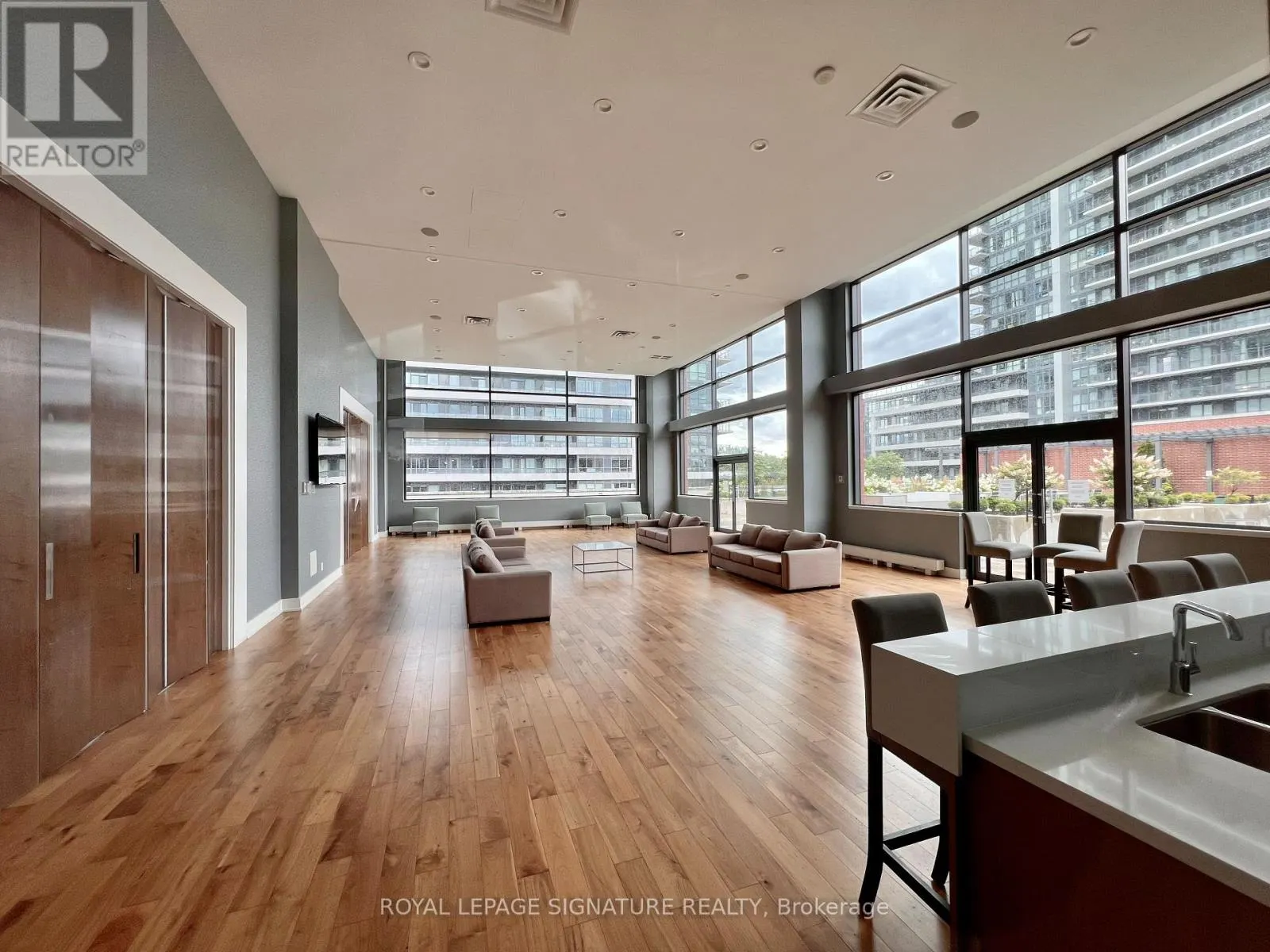 802 - 2200 LAKESHORE BOULEVARD W
