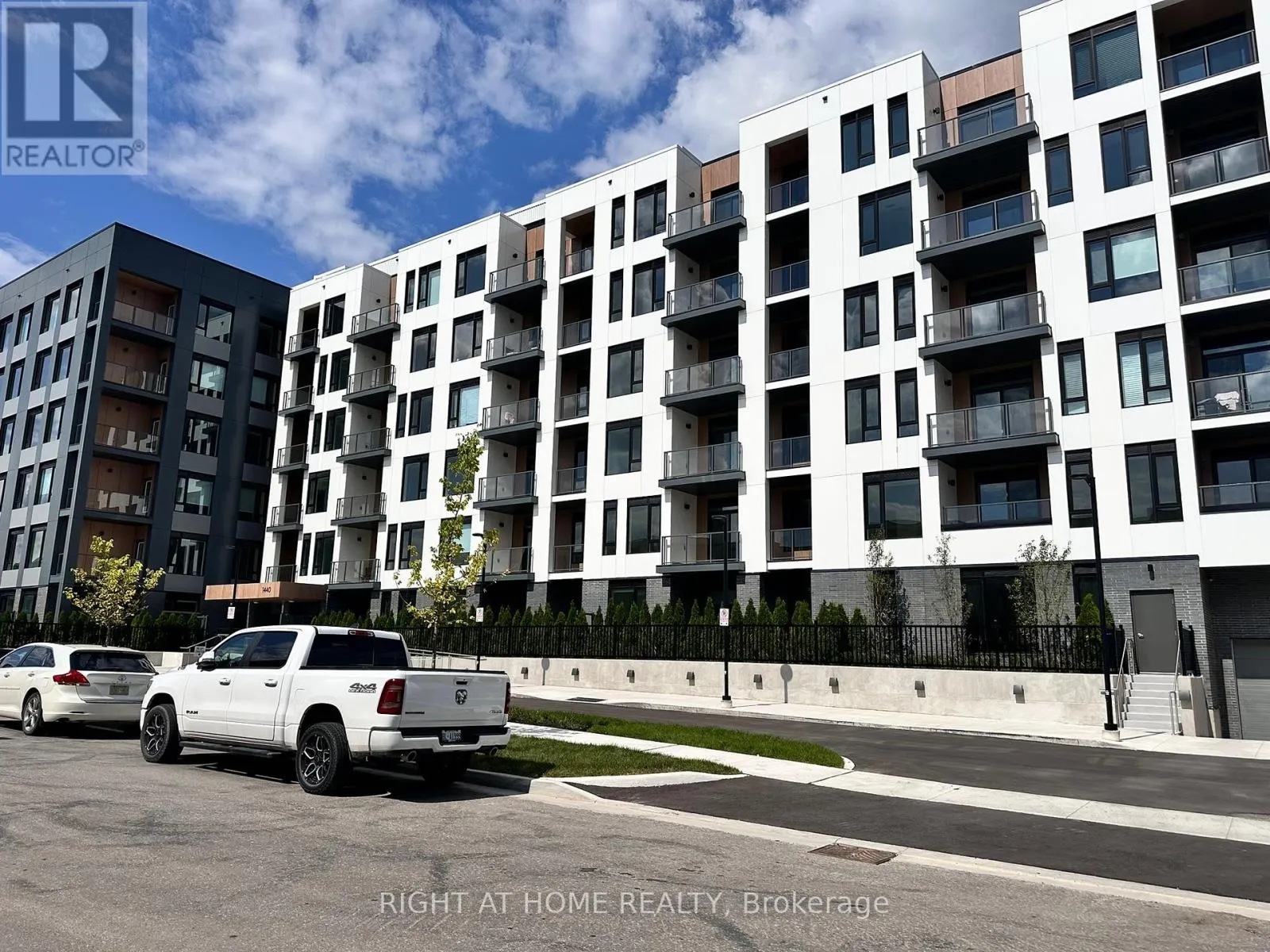 517 - 1440 CLARRIAGE COURT
