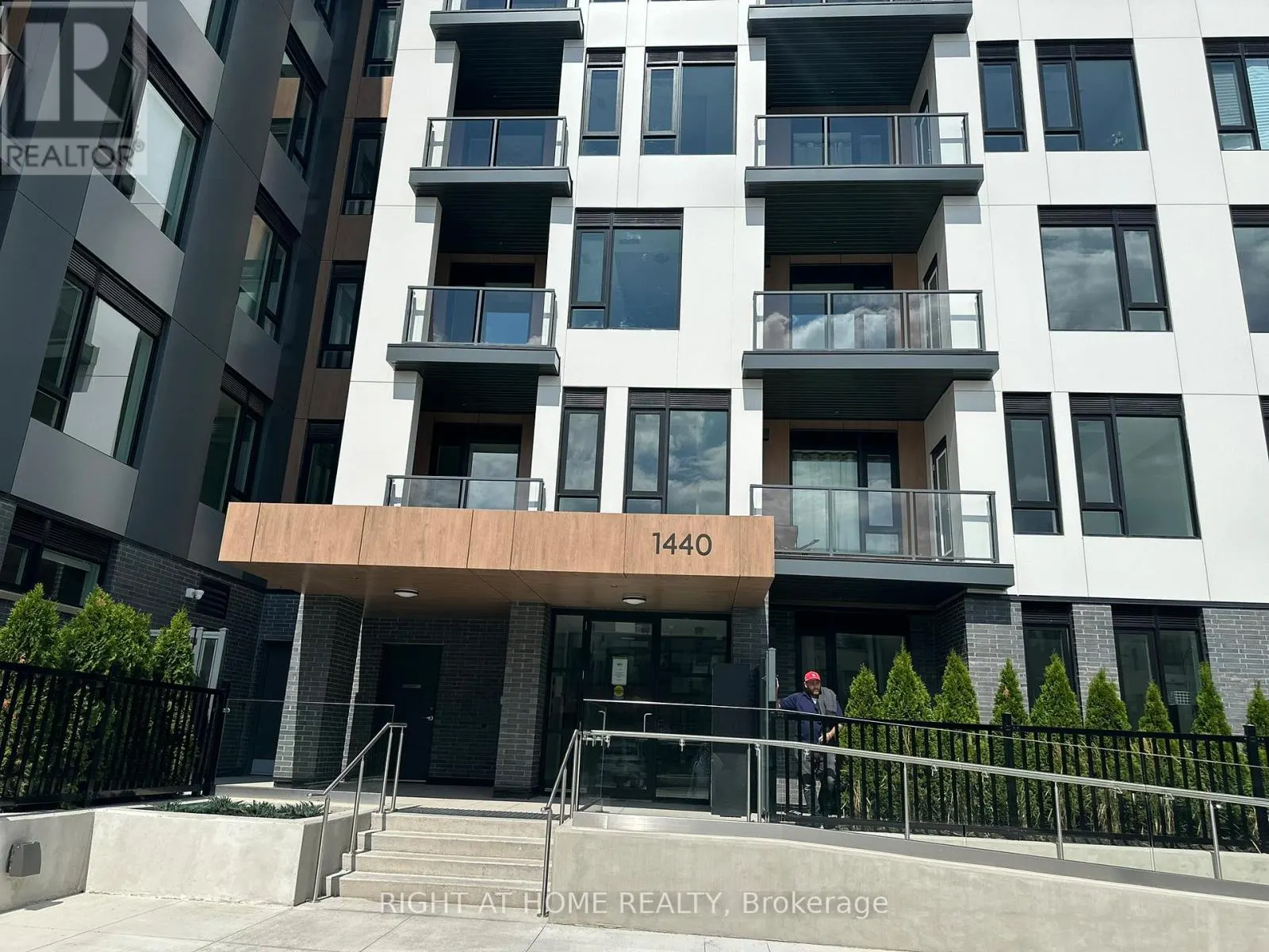 517 - 1440 CLARRIAGE COURT