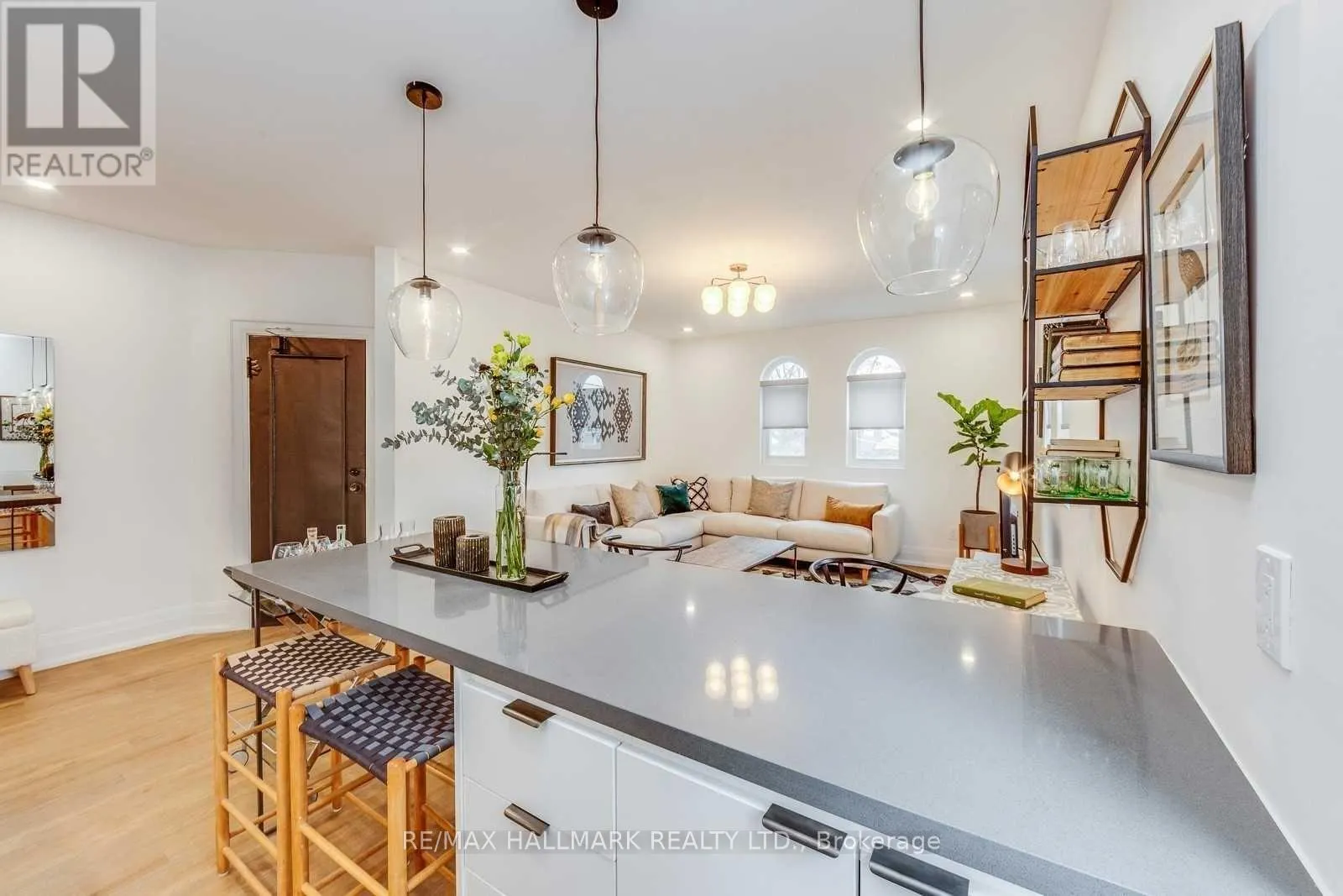 302 - 1340 KING STREET W