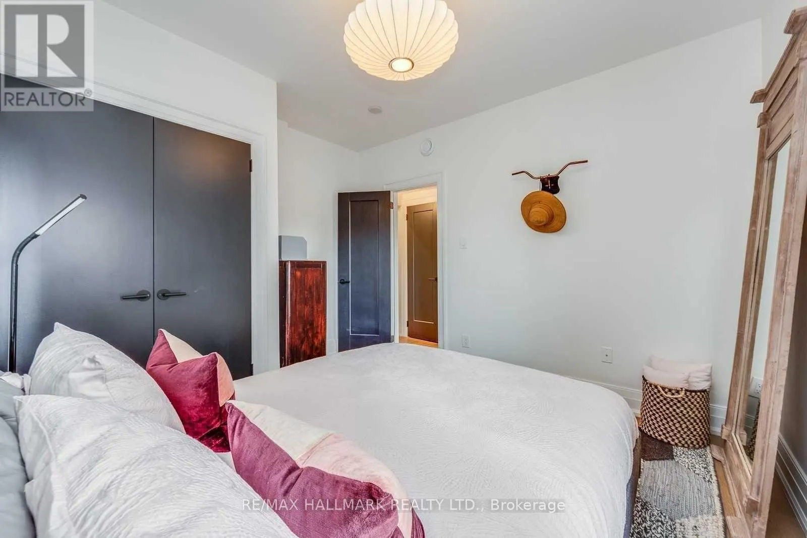 302 - 1340 KING STREET W
