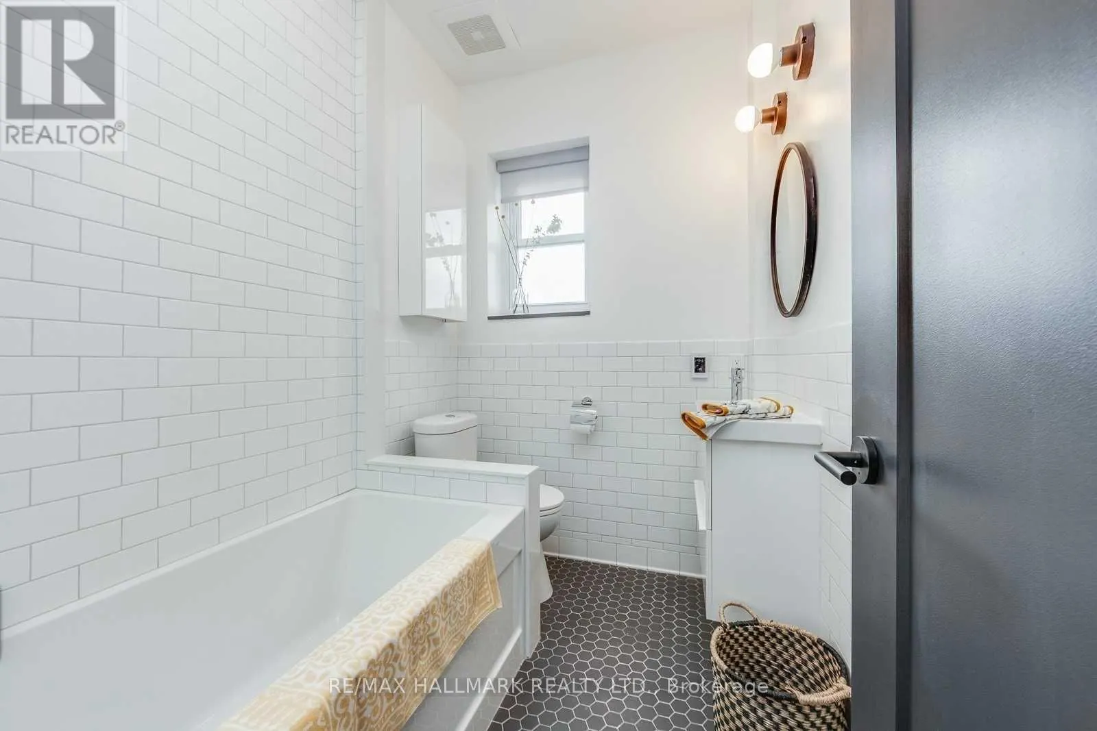 302 - 1340 KING STREET W