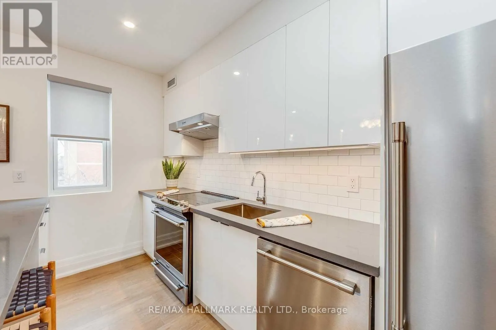 302 - 1340 KING STREET W