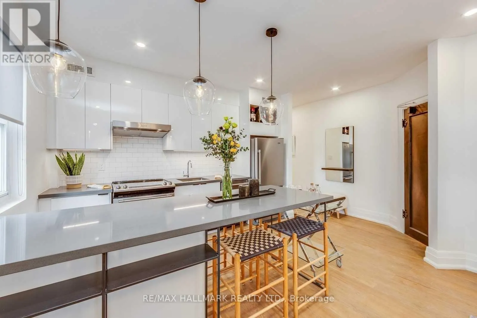 302 - 1340 KING STREET W