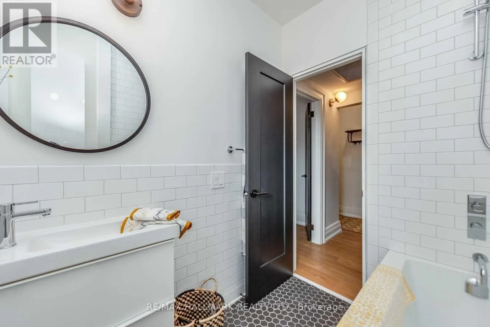 302 - 1340 KING STREET W